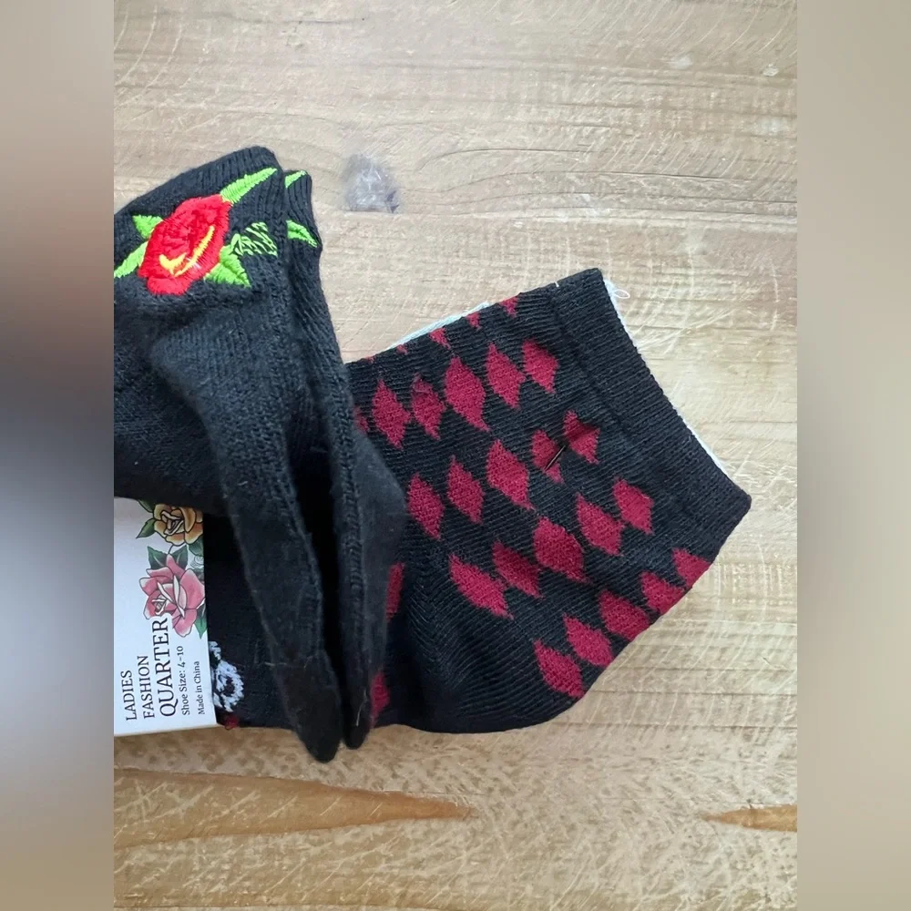 Ed Hardy Ladies Fashion Quarter Socks 6 Pair New
